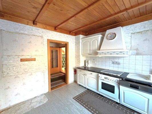 EG: Wohnküche mit Speisekammer