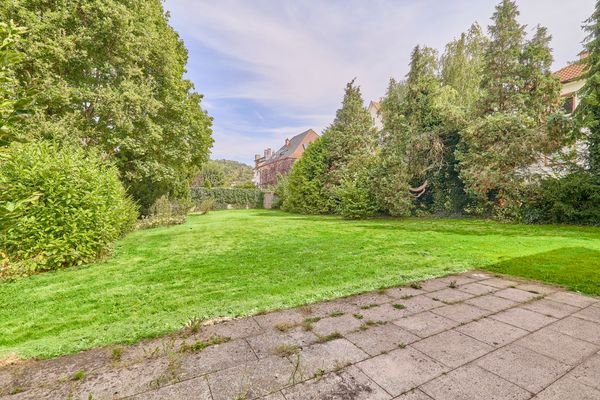 Terrasse mit Blick in den Garten