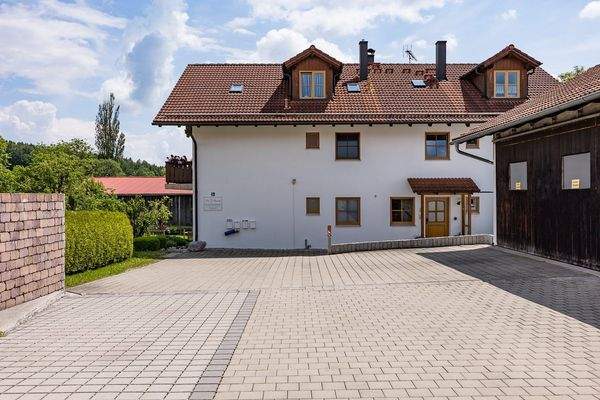 Nordseite mit Zufahrt