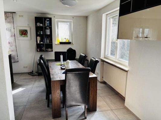 gemütlicher, heller Essbereich - offen zur Küche und Wohnen gestaltet