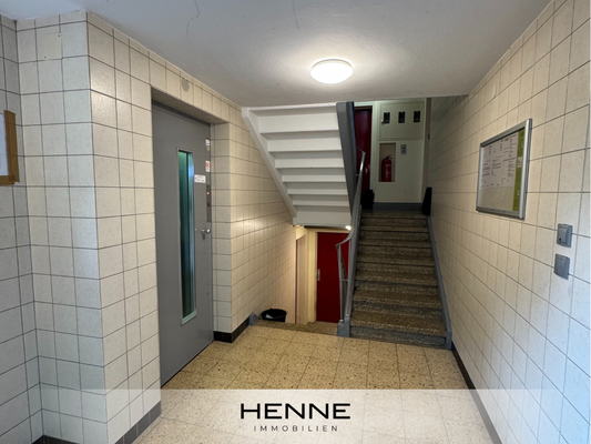 Treppenhaus _ Fahrstuhl.png