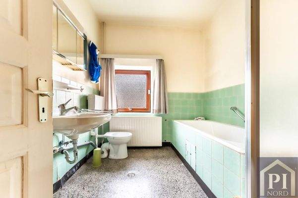 Badezimmer mit Wanne