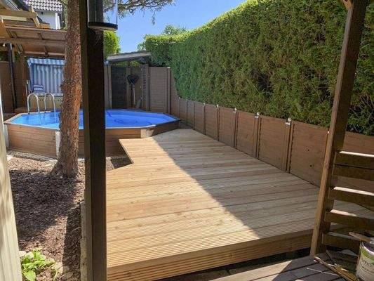 Blick auf den Poolbereich