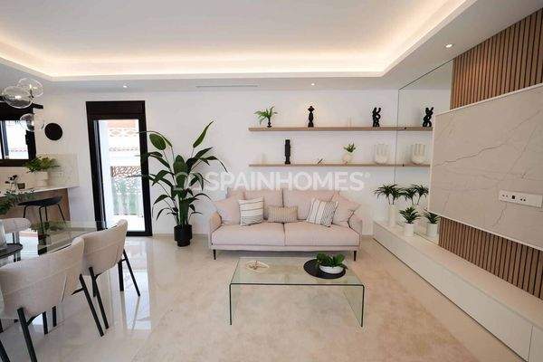 Detached 3-Bedroom Houses with Private Pools in Rojales