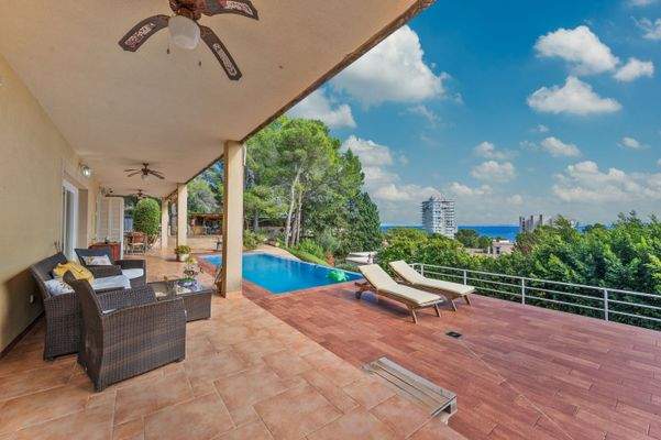 Pool in villa in Palmanova 4