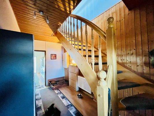 Treppe rechte Haushälfte.jpg