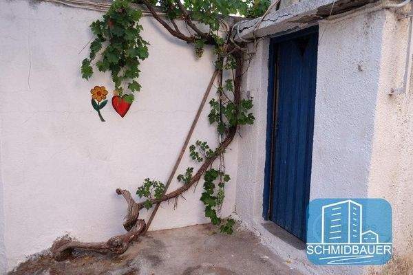 Kreta, Pompia: Traditionelles Haus in schöner Lage mit Innenhof zu verkaufen