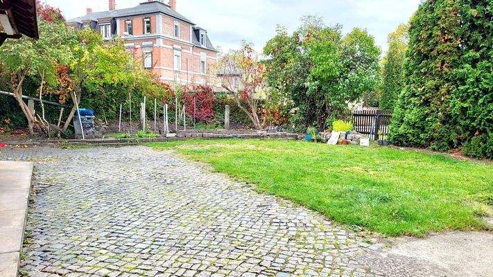 Gartenbereich vor dem Haus - Mit Baulandreserve!
