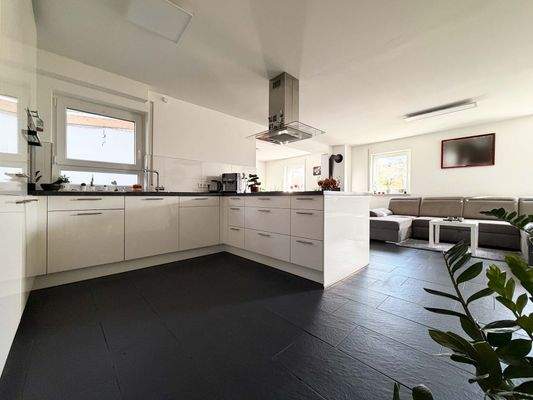 OG Küche: Die auf Maß gefertigte und moderne "nobilia" - Einbauküche