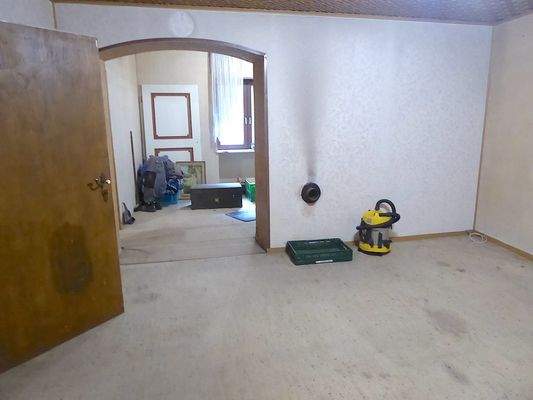 Raum II EG mit Durchgang