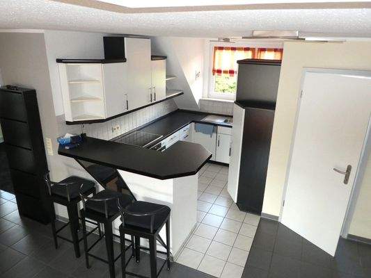 Moderne Einbauküche mit Theke