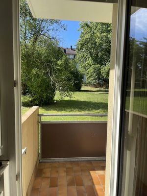 Balkon mit Aussicht zum Garten