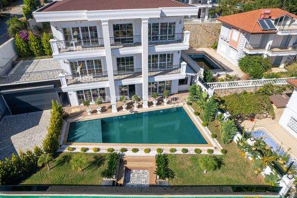 5-Bedroom Triplex House with Pool in Alanya Antalya