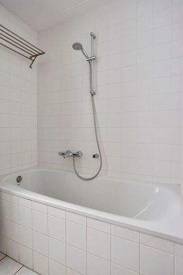 Luxus Badezimmer Villa Cape Helius Badewanne Dusche Yachthafen Blick Hellevoetsluis05