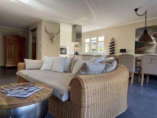 Offener Wohn- und Essbereich mit Wohlfühlatmosphär