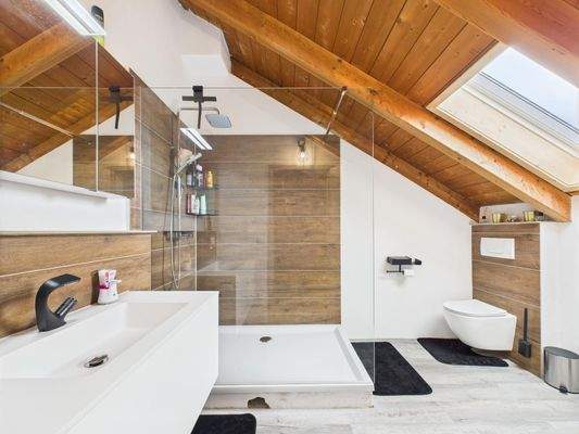 Duschbad im Dachgeschoss