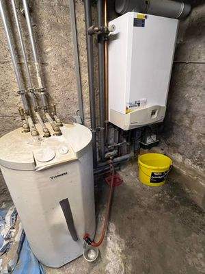 Gasheizung mit Warmwasserspreicher