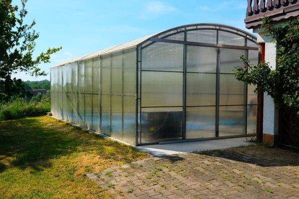 8 Pool mit Überdachung.JPG