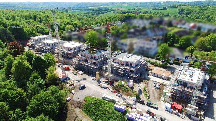 Drohnenaufnahme Gesamtübersicht Straßenseite