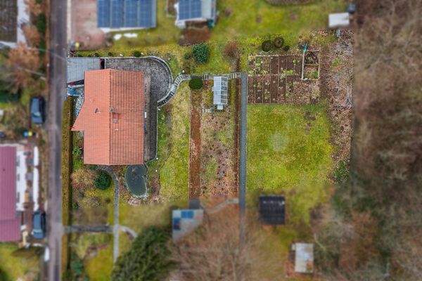 Grundstück und Dach