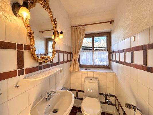 Gäste-WC mit Fenster