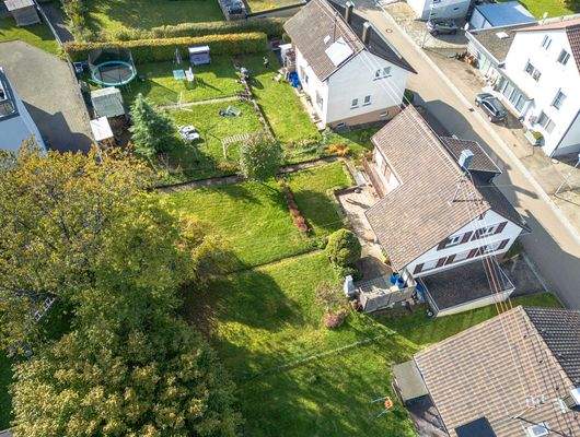 Objektansicht Garten mit Drohne 