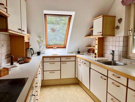 Charmante 3-Zimmer-Dachgeschosswohnung mit Terrasse, Aussicht & Garage – Silandro mansarda con terrazza e garage – attic apartment with terrace, view & garage in central location.