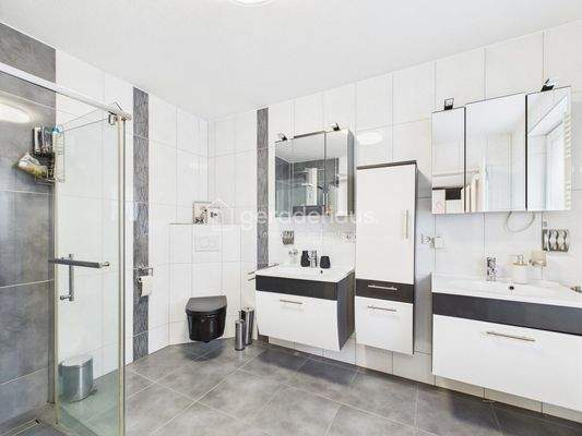 CAM03818G0-PR0042-STILL012