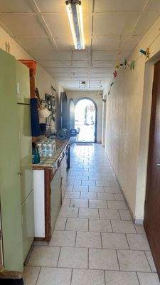 Nebengebäude mit Garage, We...