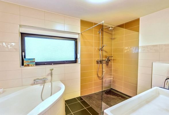 Badezimmer 2