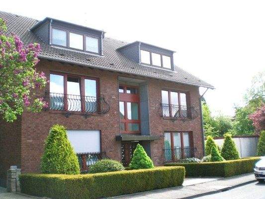 Ansicht gepflegtes Wohnhaus