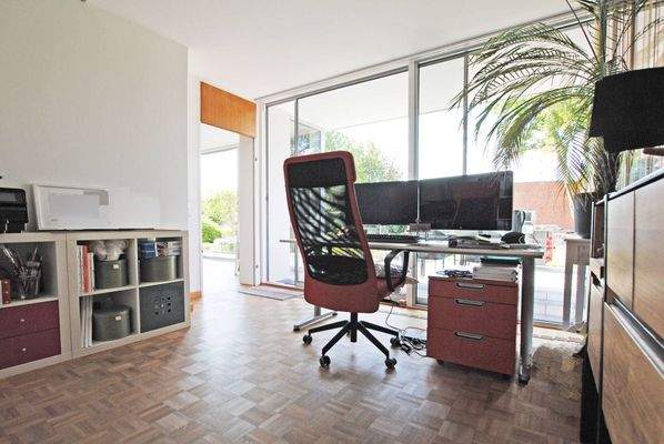 Das Arbeitszimmer mit Terrassenzugang