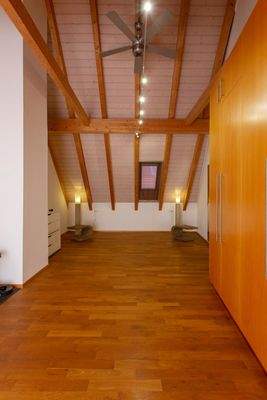 2. Blick ins Schlafzimmer DG