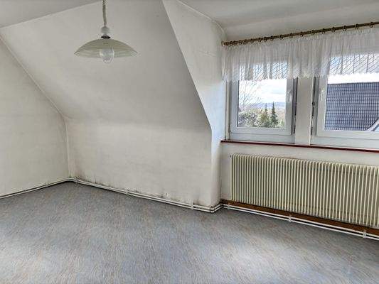 Schlafzimmer mit Gaubenfenster (DG)
