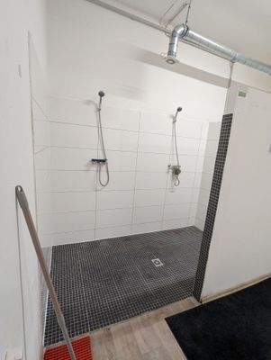 EG - Umkleide 2 Dusche.jpg