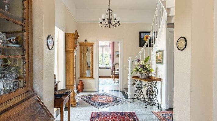 Diele mit Blick ins Arbeitszimmer