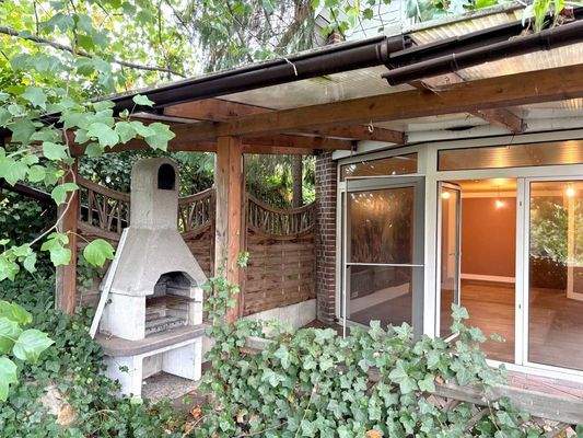 Terrasse und Außenkamin