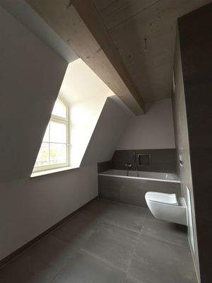 Bad_Dusche_Wannen_unten