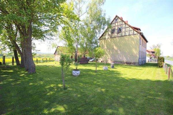 Hofansicht mit Garten