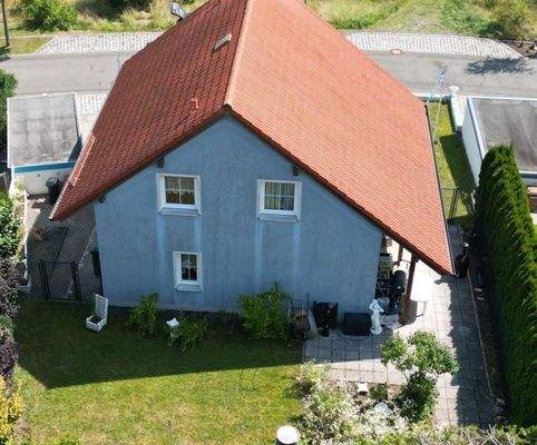 Ansicht Garten und Hausrückseite