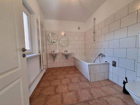 Blick zum Badezimmer