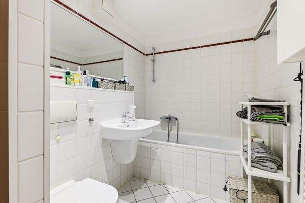 1.OG Links Badezimmer 