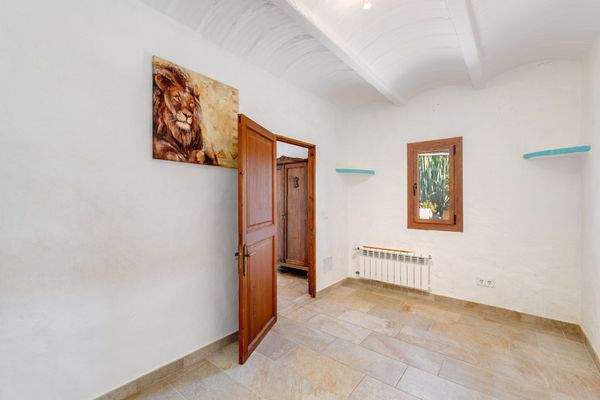 Insgesamt drei kleinere Räume, zwei im Erdgeschoss und eins im Obergeschoss