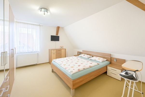 Schlafzimmer 1