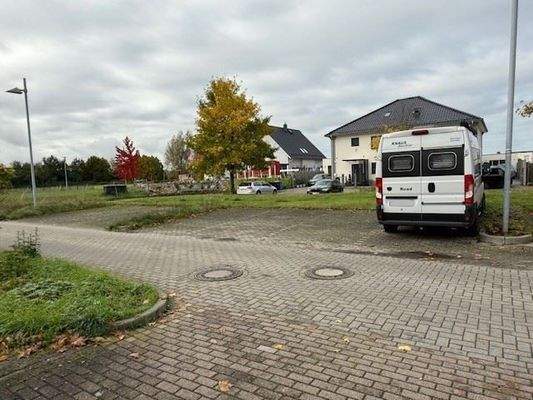 SP hinter Haus 8-101