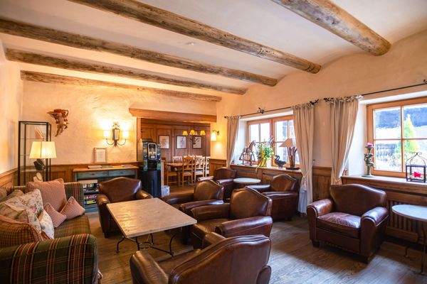 Lounge mit Nebenraum