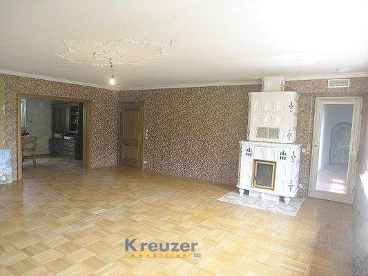 Wohnzimmer_Kachelofen EG