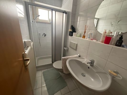 Gäste-WC mit Dusche