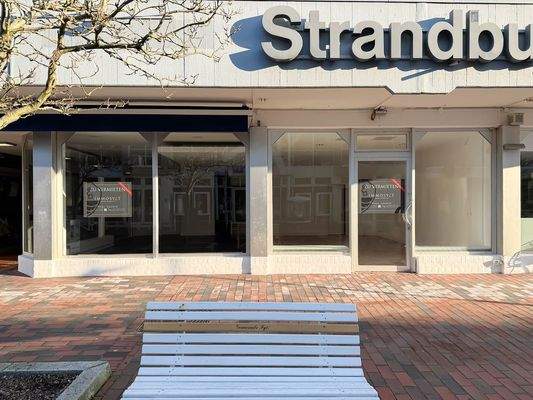 Strandburg Laden 2 und 3.jpg