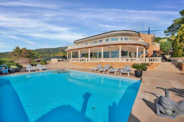 Pool in villa in Costa d'en Blanes